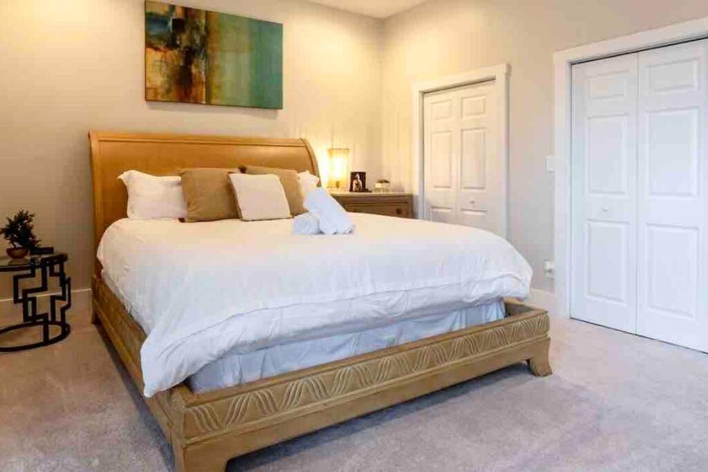 Apartment Modern/ Parking/eden Park/near Downtown/ Fcc